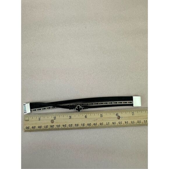 Clover Bracelet Black‎ Magnetic Snap - Picture 5 of 5